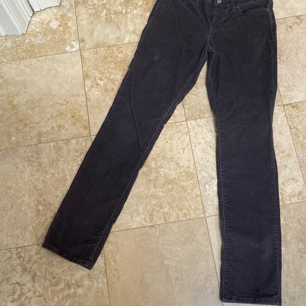 Women Levi corduroy pant. 712 Slim
